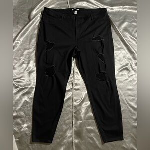 Refuge+ Black ripped jeans size 24